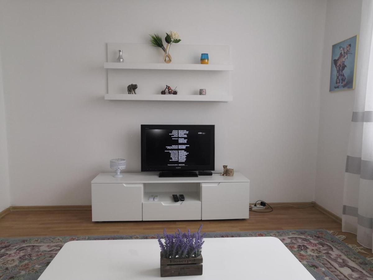 Deni Apartment *